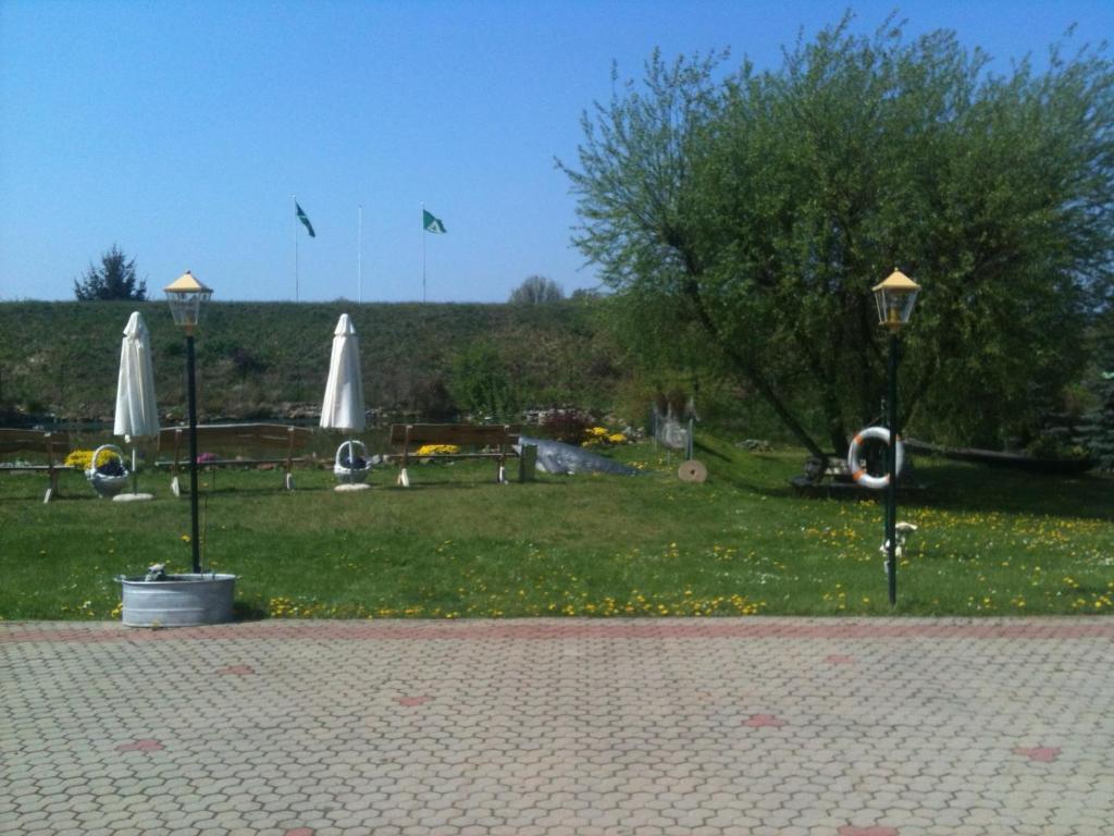 לובנאו Hotel-Pension Am Muehlberg מראה חיצוני תמונה