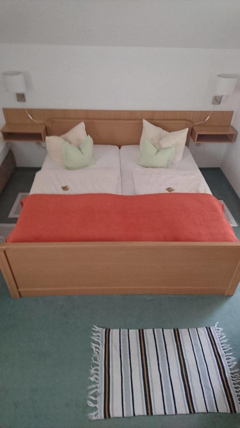 לובנאו Hotel-Pension Am Muehlberg מראה חיצוני תמונה